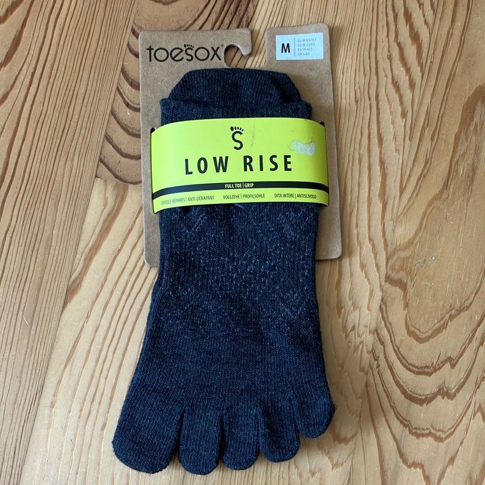 NWT, Medium, ToeSox gray
